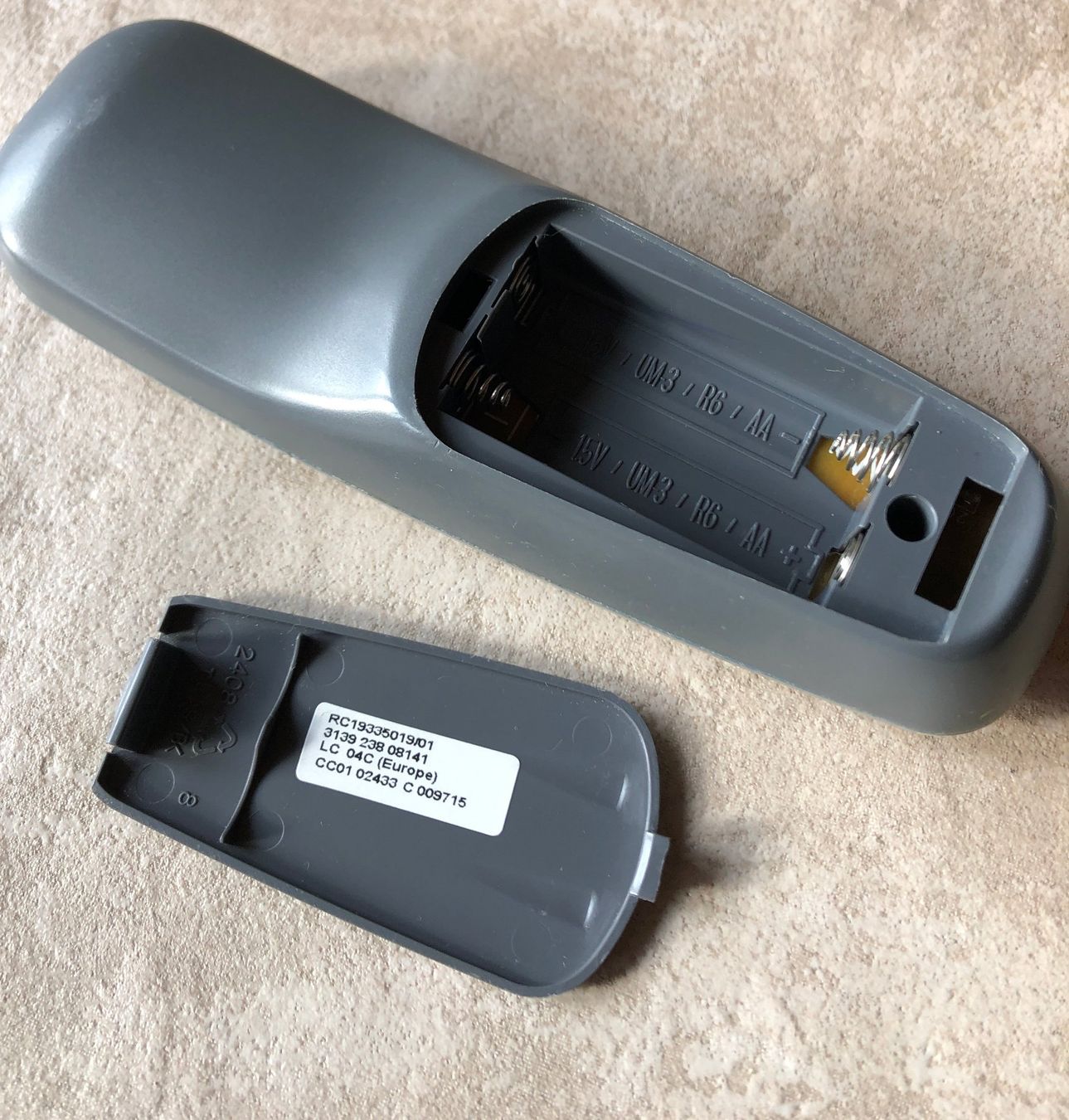 Philips Fernbedienungen: Philips Fernbedienung RC19335019 – Gebraucht aus Saas-Grund von GarageSaleToday 1