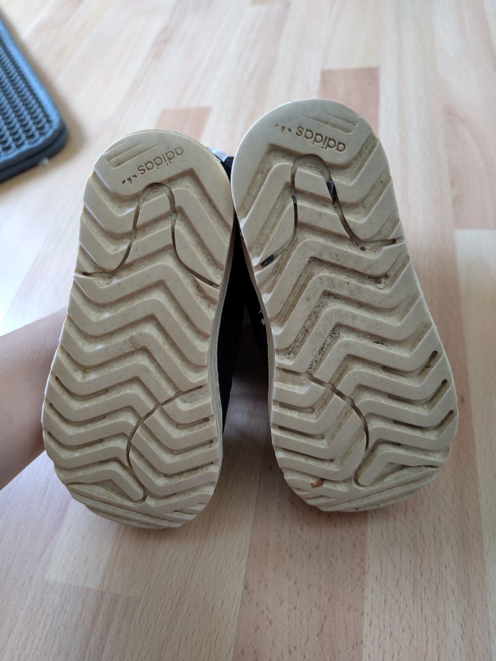 Adidas Scarpe per ragazzi: Adidas Winterstiefel Grösse 24 – Usato da Ostermundigen venduto da Jinushka 2