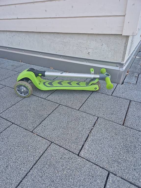 Veicoli per bambini: Kinder Trotti mit Leuchträder – Usato da Zell LU venduto da soko