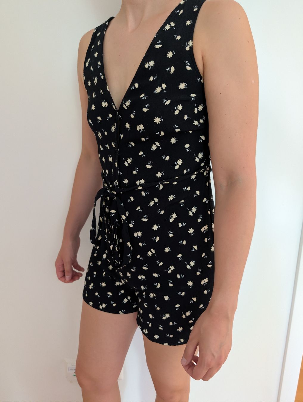 Manor Tute: Combishort noir à fleurs taille S état neuf – Nuovo (secondo la descrizione) da St-Sulpice VD venduto da sho_bx8t 1
