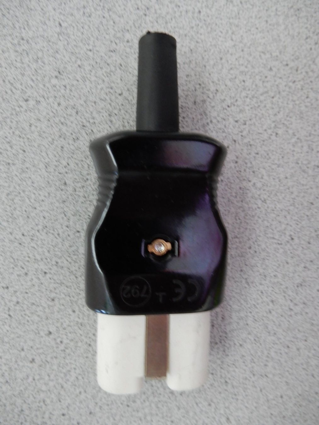 Spine: Keramik-Gerätestecker, 220 V – Nuovo (secondo la descrizione) da Burgdorf venduto da Liss