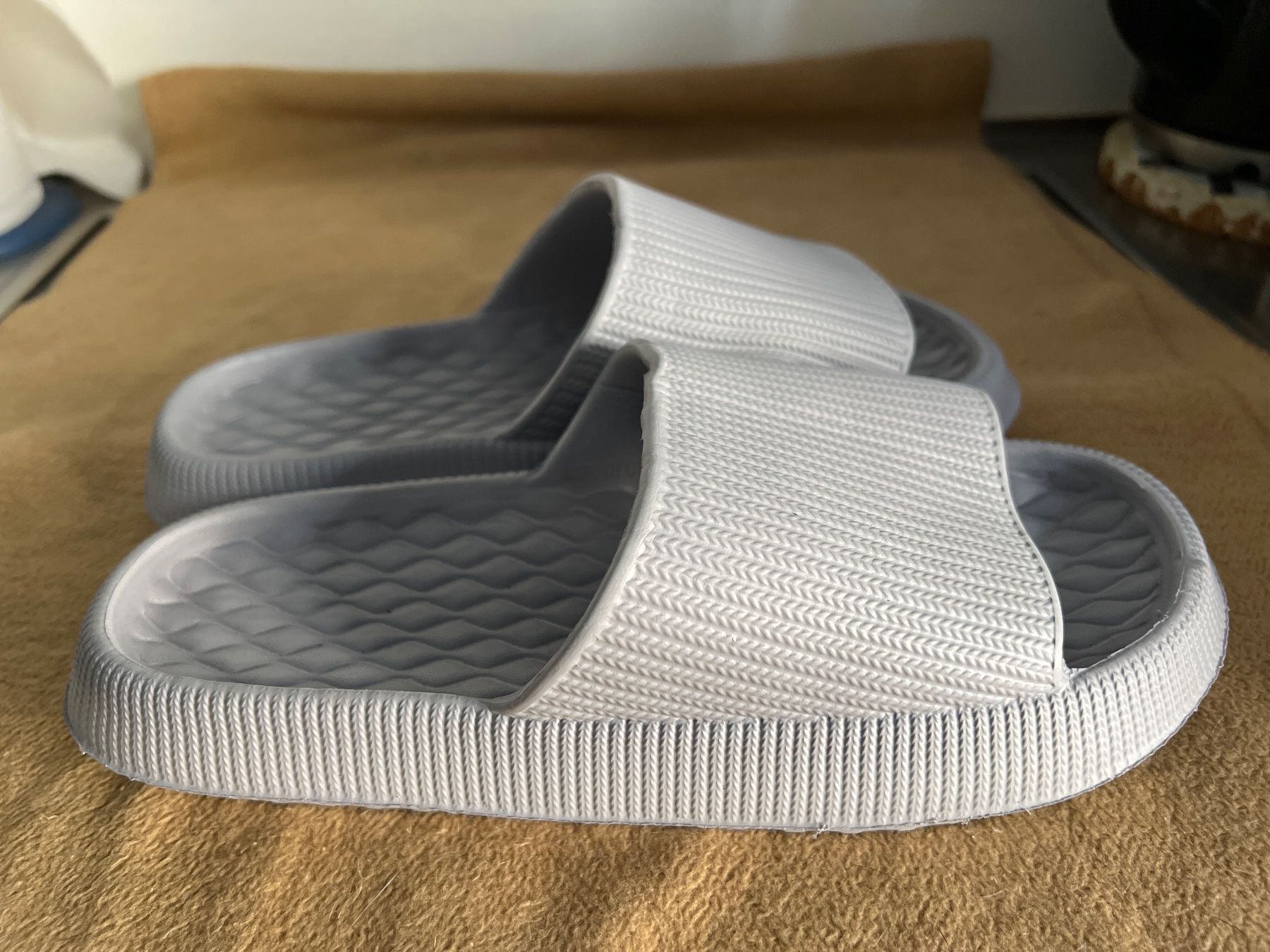 Herrenschuhe: Badeschlappen grau Gr 40-41 – Neu (gemäss Beschreibung) aus Basel von Winniepuuh 1