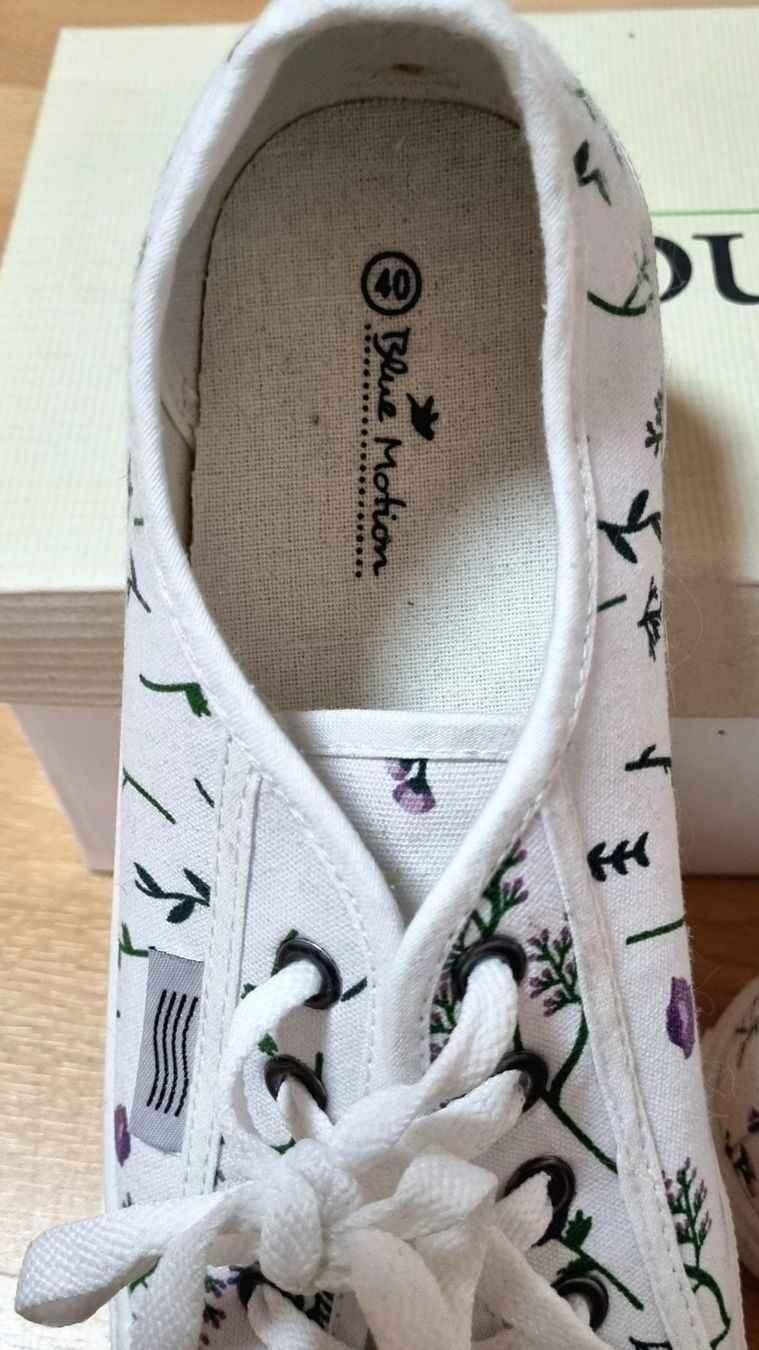 Scarpe da donna: Süsse Stoffsneakers Gr. 40 – Nuovo (secondo la descrizione) da Effretikon venduto da lenalisa63 3