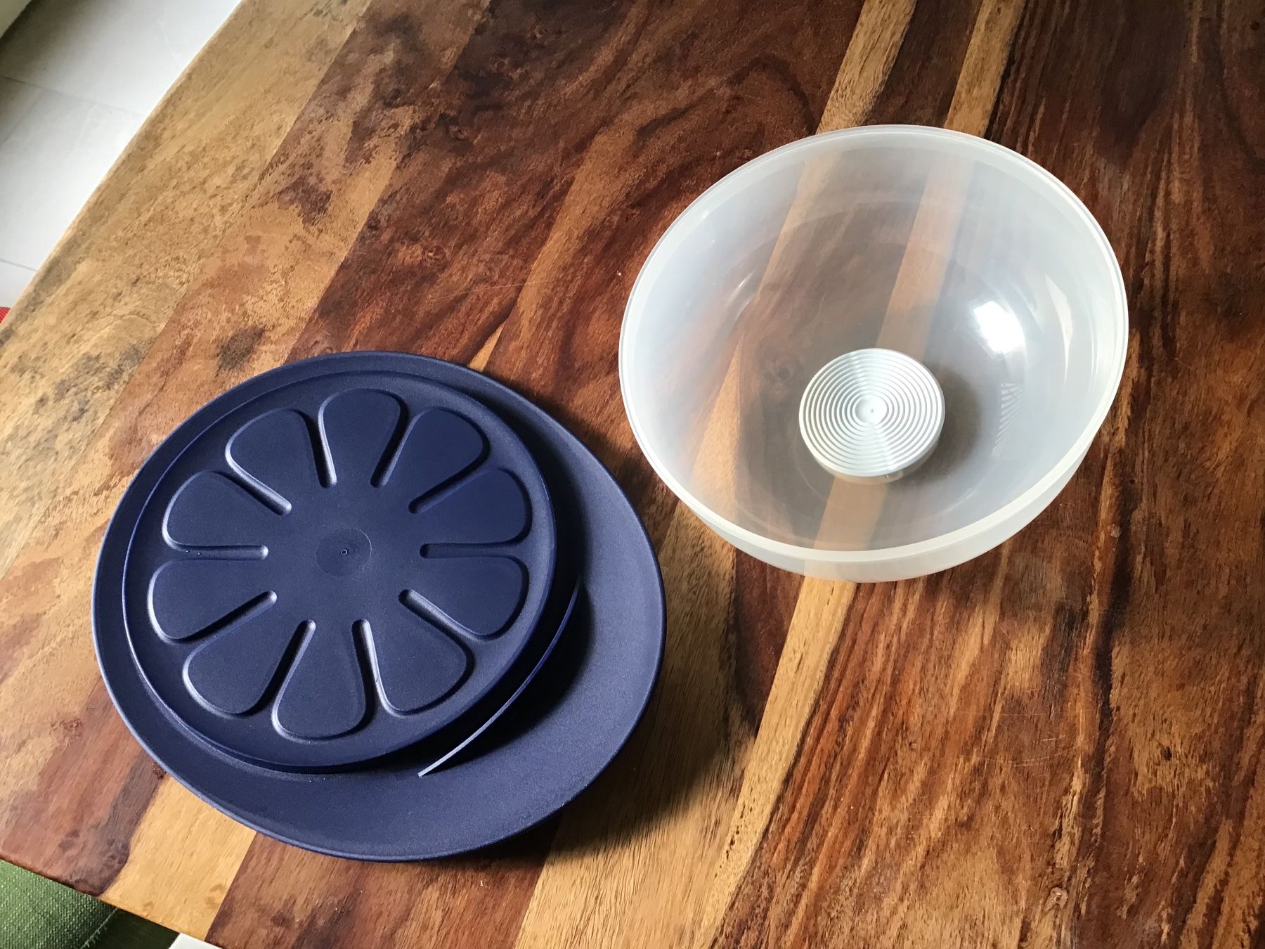 Tupperware Behälter & Ähnliches: Käseglocke Tupperware blau – Gebraucht aus Giswil von Pingu109 2
