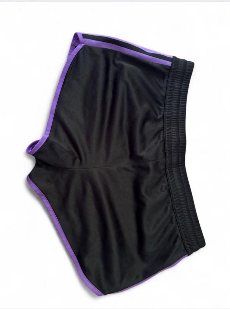 Adidas Hosen: Black-purple mini adidas shorts – Gebraucht aus Basel von Mellychee 1