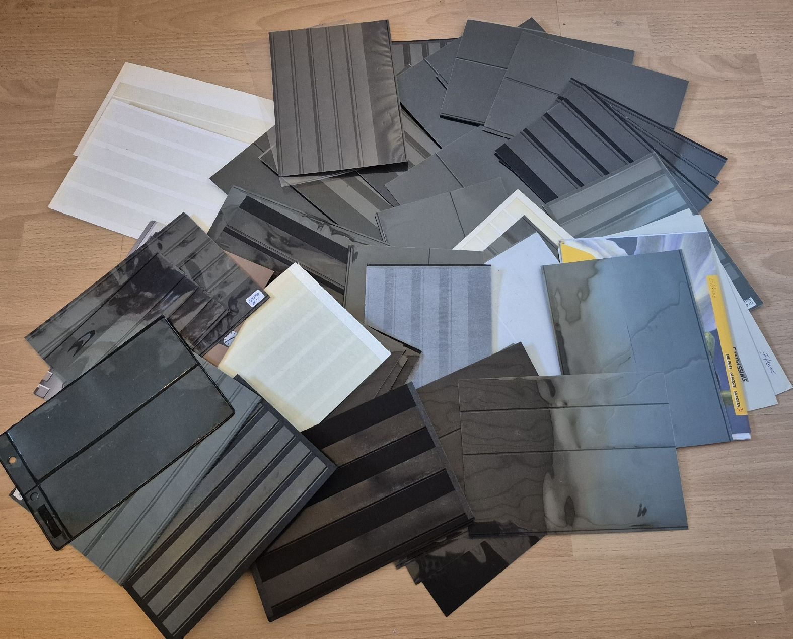 Ordner: Briefmarken Mappen – Gebraucht aus Adliswil von cha_fq9f 2