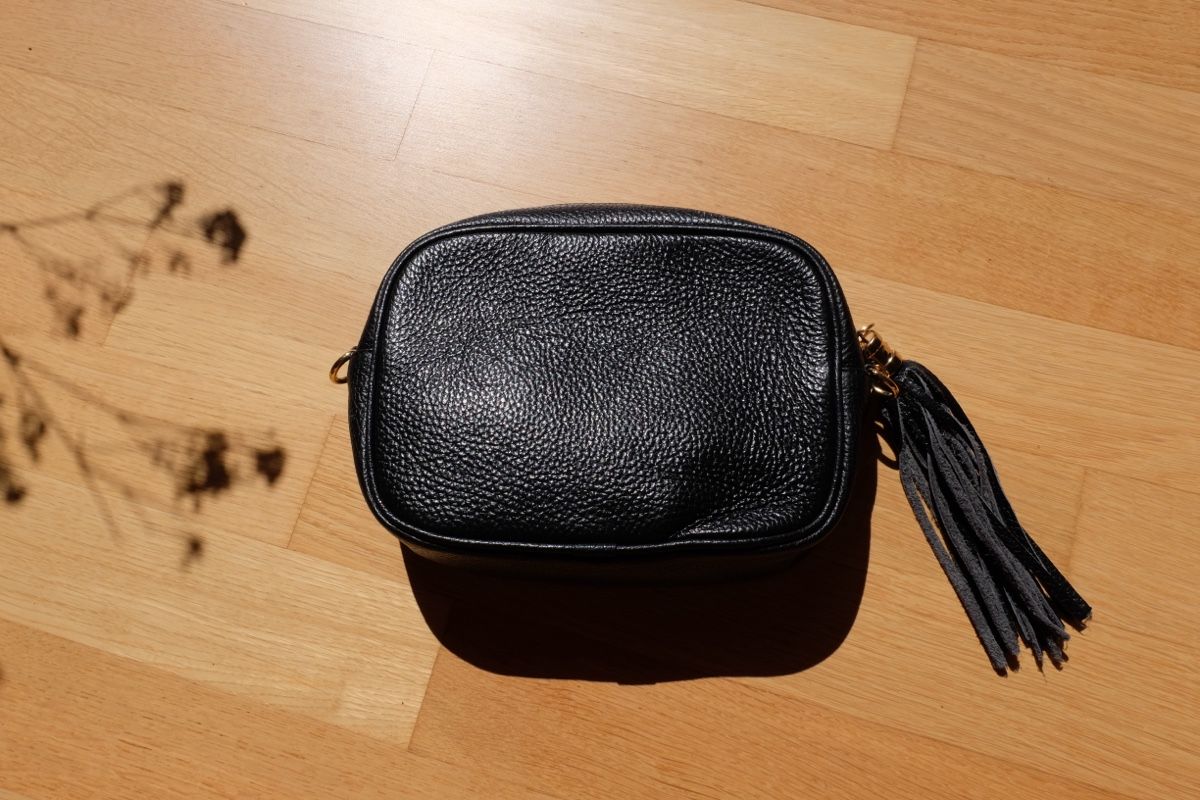 Borse da donna: Tasche schwarz Leder mit Tragegurt Damen  – Nuovo (secondo la descrizione) da Kriens venduto da J.Iten 1