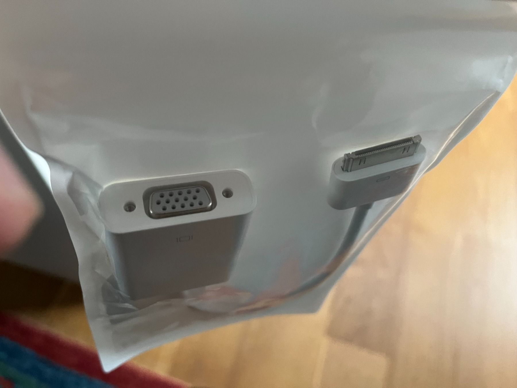 Apple Unità & Adattatore: IPad VGA Adapter – Nuovo e nell'imballaggio originale da Aeugst am Albis venduto da Samothy 2