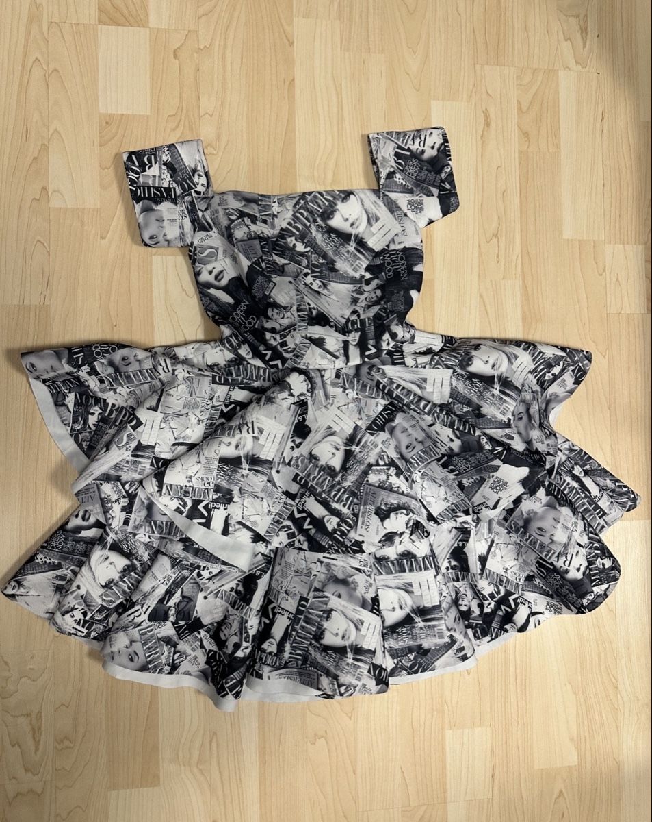 Vestiti: Kleid  – Nuovo (secondo la descrizione) da Wil SG venduto da DanushaOsma