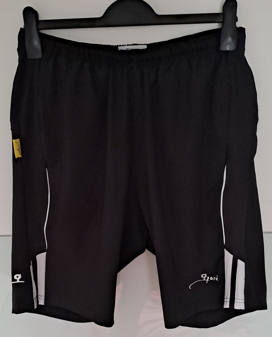 Pantalons: gpard-Shorts Gr. L – D'occasion à Feuerthalen par kigo87