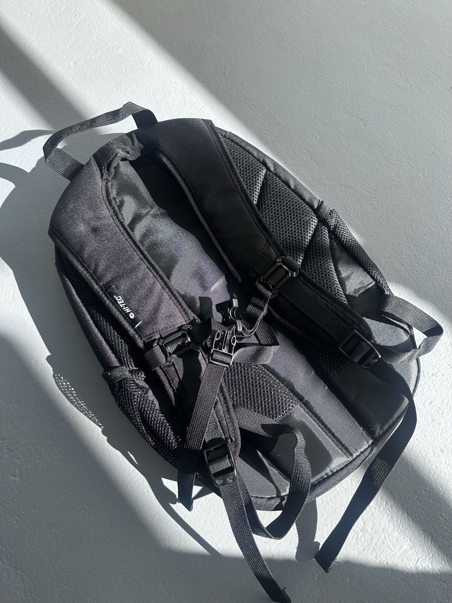 Rucksäcke: Zaino Hi-Tec rosso e nero - Ideale per le tue escursioni – Gebraucht aus Ascona von Dodaeffe 1