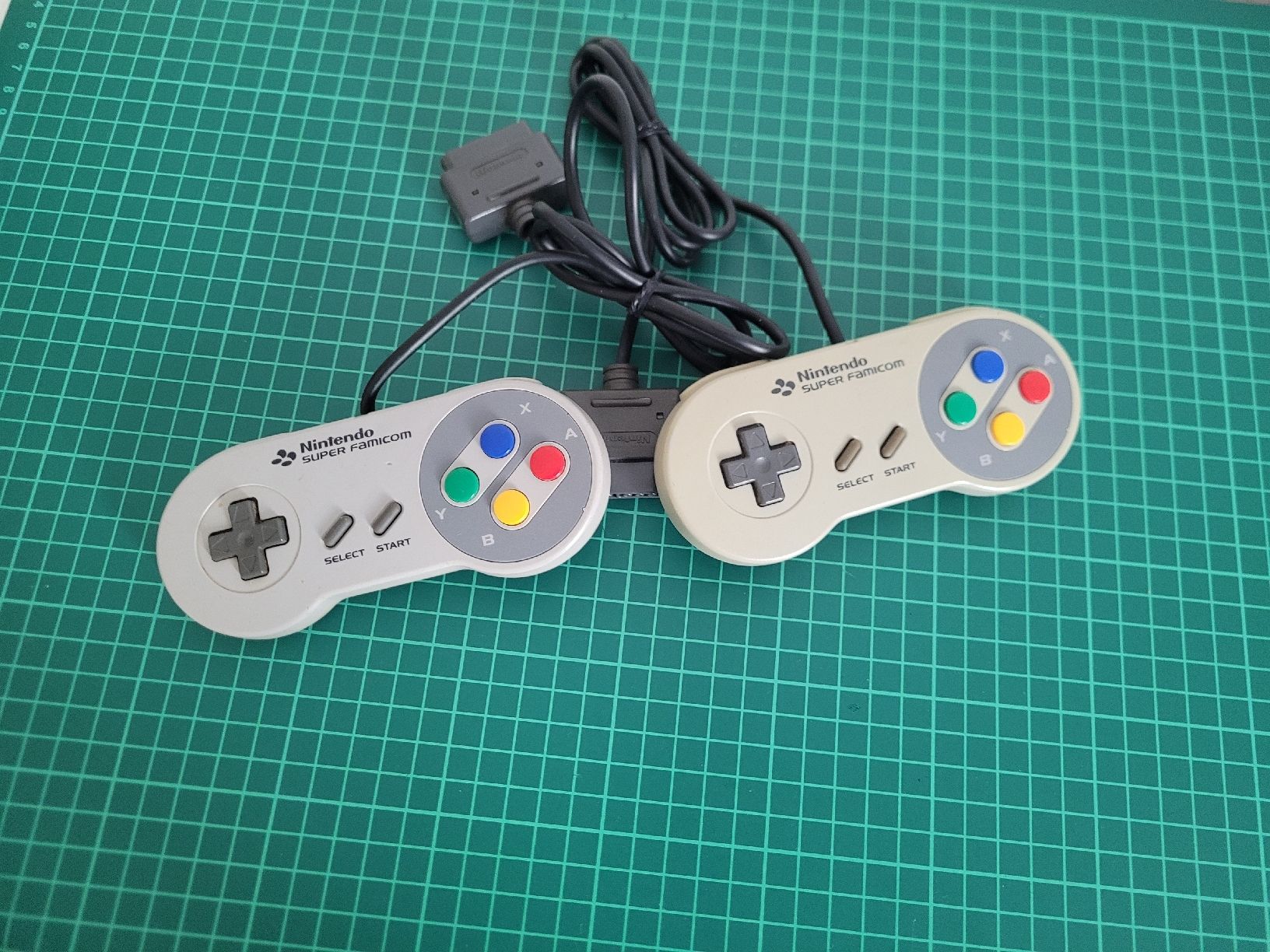 Nintendo Controller: Super Nintendo Controller Lot - 2 SNES controller – Usato da Meyrin venduto da Retro-GZ