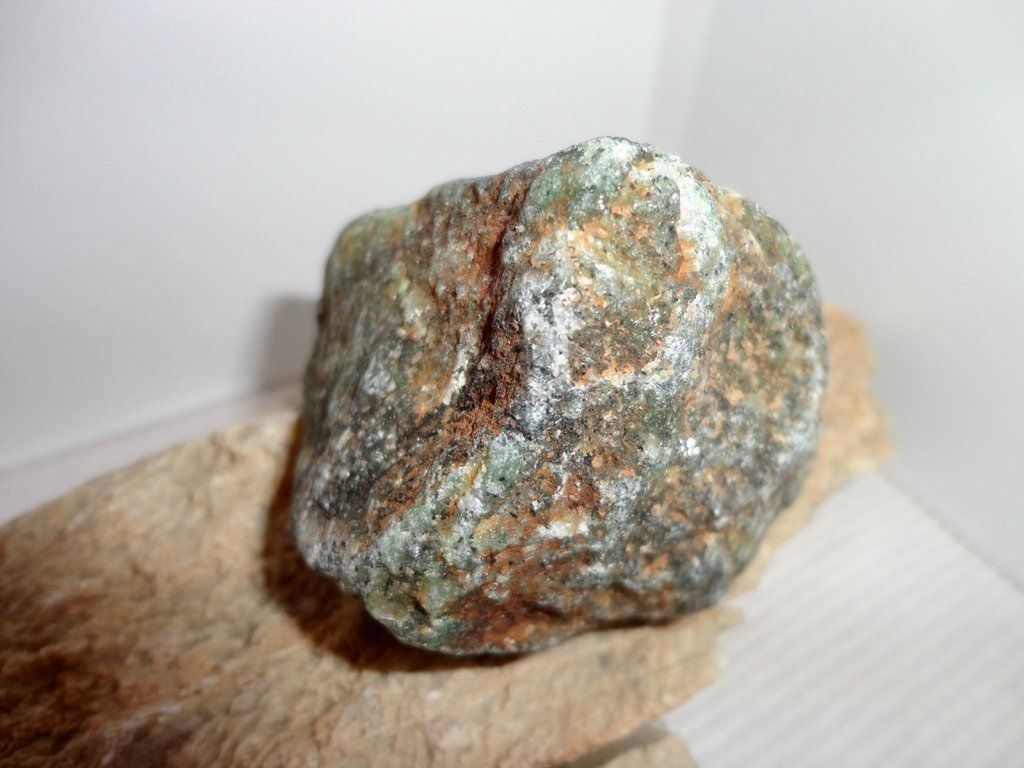 Minerali & Pietre curative: Rubin-Zoisit roh – Nuovo (secondo la descrizione) da Biberist venduto da Steine 2