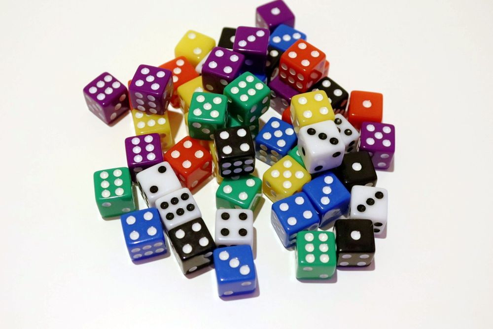 100 Stück Bunte Würfel Set - 12mm Transparente Spielwürfel Für Brettspiele & Parties