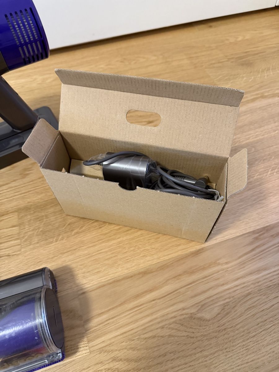 Dyson Aspirateurs & Accessoires: Dyson V10 cyclone absolute – D'occasion à Meyrin par SA_3006 4