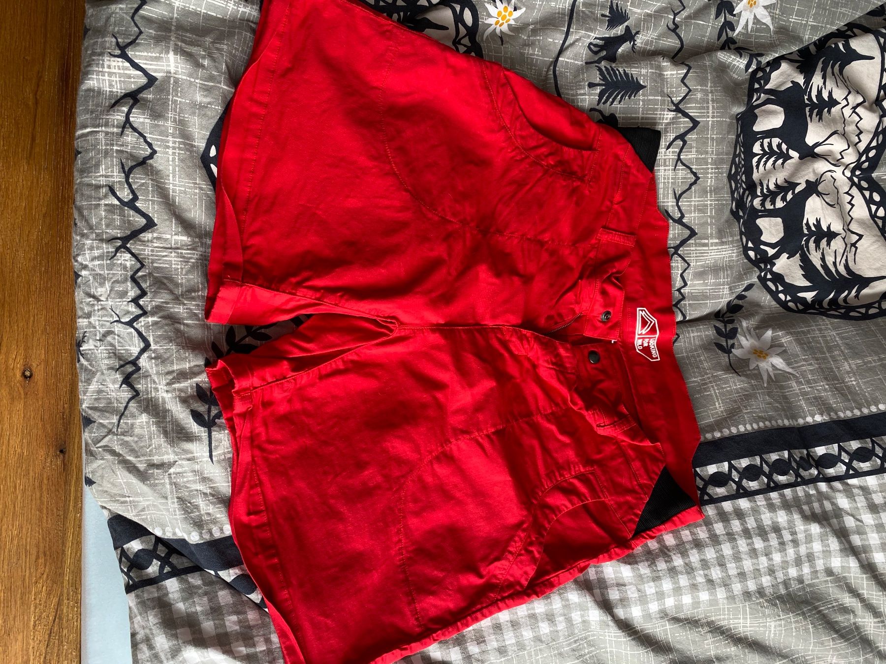 Pantaloni: Short court Looking for Wild – Usato da Auboranges venduto da Italik04