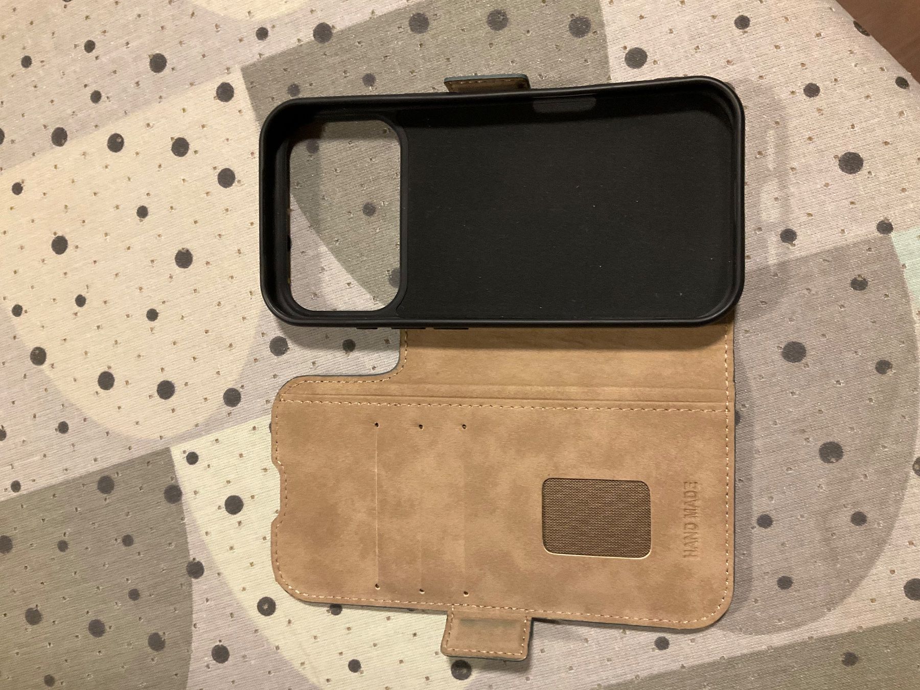 Cover & Protezioni schermo: Mike Galeli IPhone 17/18 pro blau – Usato da Zwingen venduto da Bingen 2