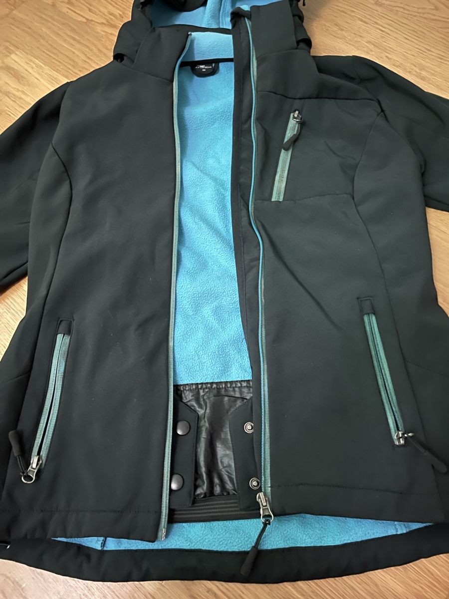Giacche: Schwarze Softshell Jacke mit Kapuze, Gr. 38 – Usato da Zürich venduto da MariaSusanne 6