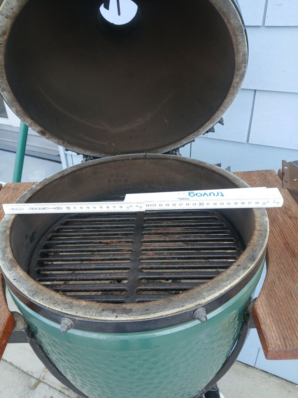 Big Green Egg Griglie: Big Green Egg Small Keramikgrill mit Rollen – Usato da Grosswangen venduto da Weidhof6 3