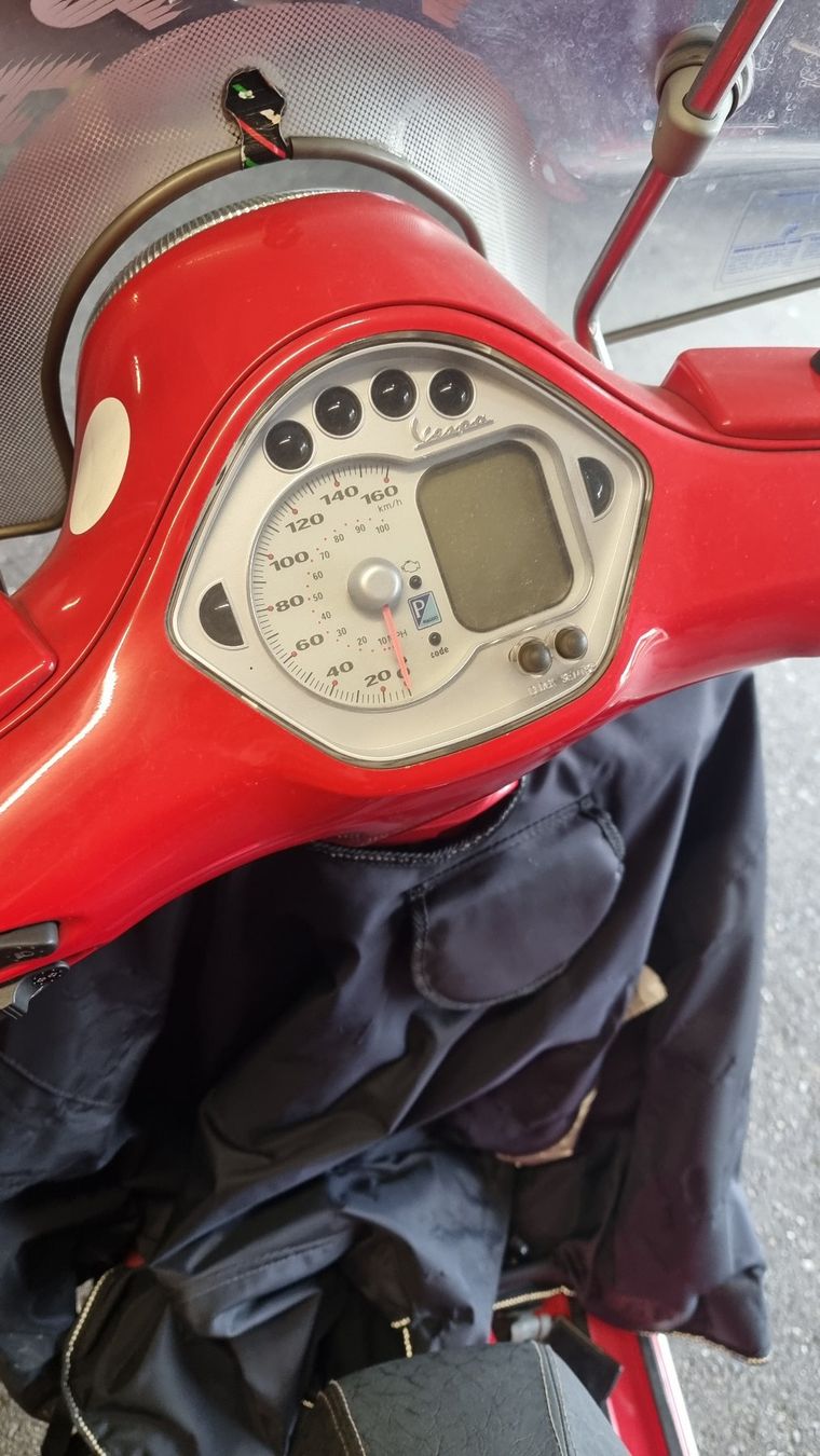 Piaggio Strada: Piaggio Vespa GTS 250 – Usato da Arni AG venduto da nemo2011 4