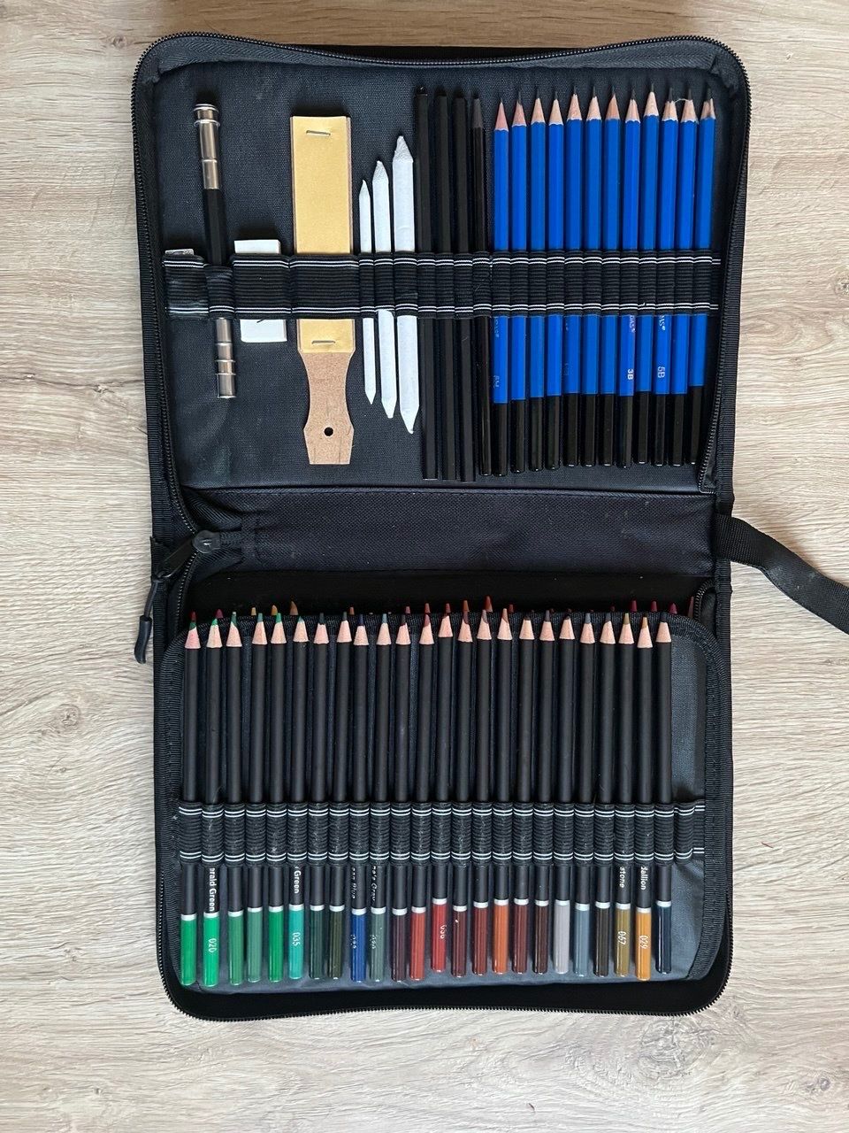 Crayons, crayons de couleur & craies: Drawing Pencil Set – Neuf avec emballage d'origine à Vésenaz par ane_l7pg 1