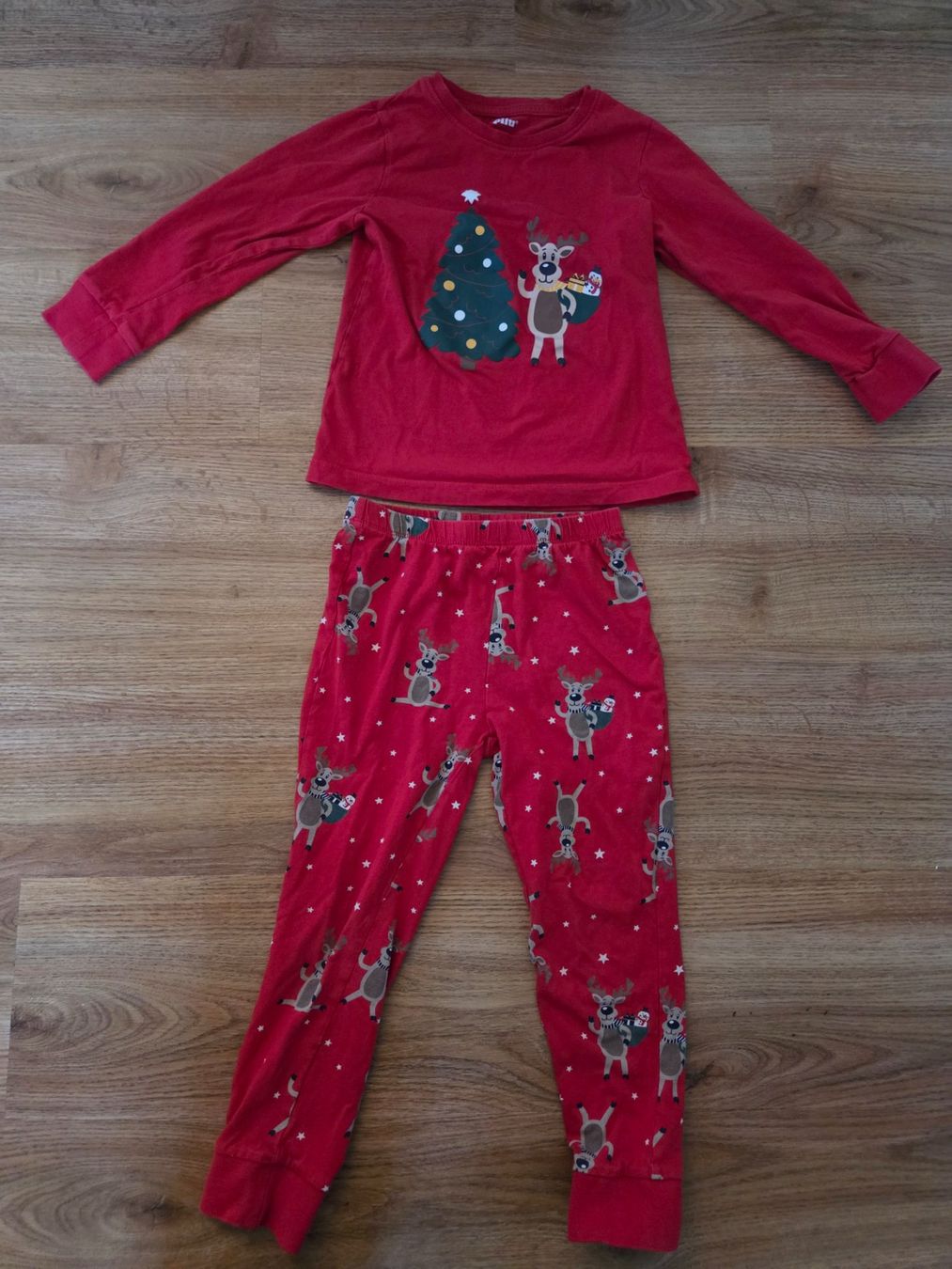 Pyjamas & Ähnliches: Weihnachtsschlafanzug Gr. 110/116 – Gebraucht aus Heinrichswil von frankie19860