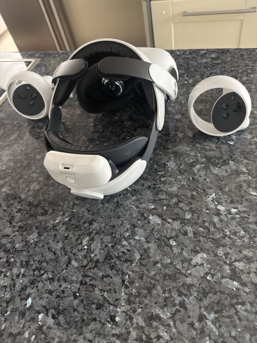 Meta Casco VR: Meta Quest 2 VR Brille mit Controllern gebraucht – Usato da Gränichen venduto da Gabi2610 2
