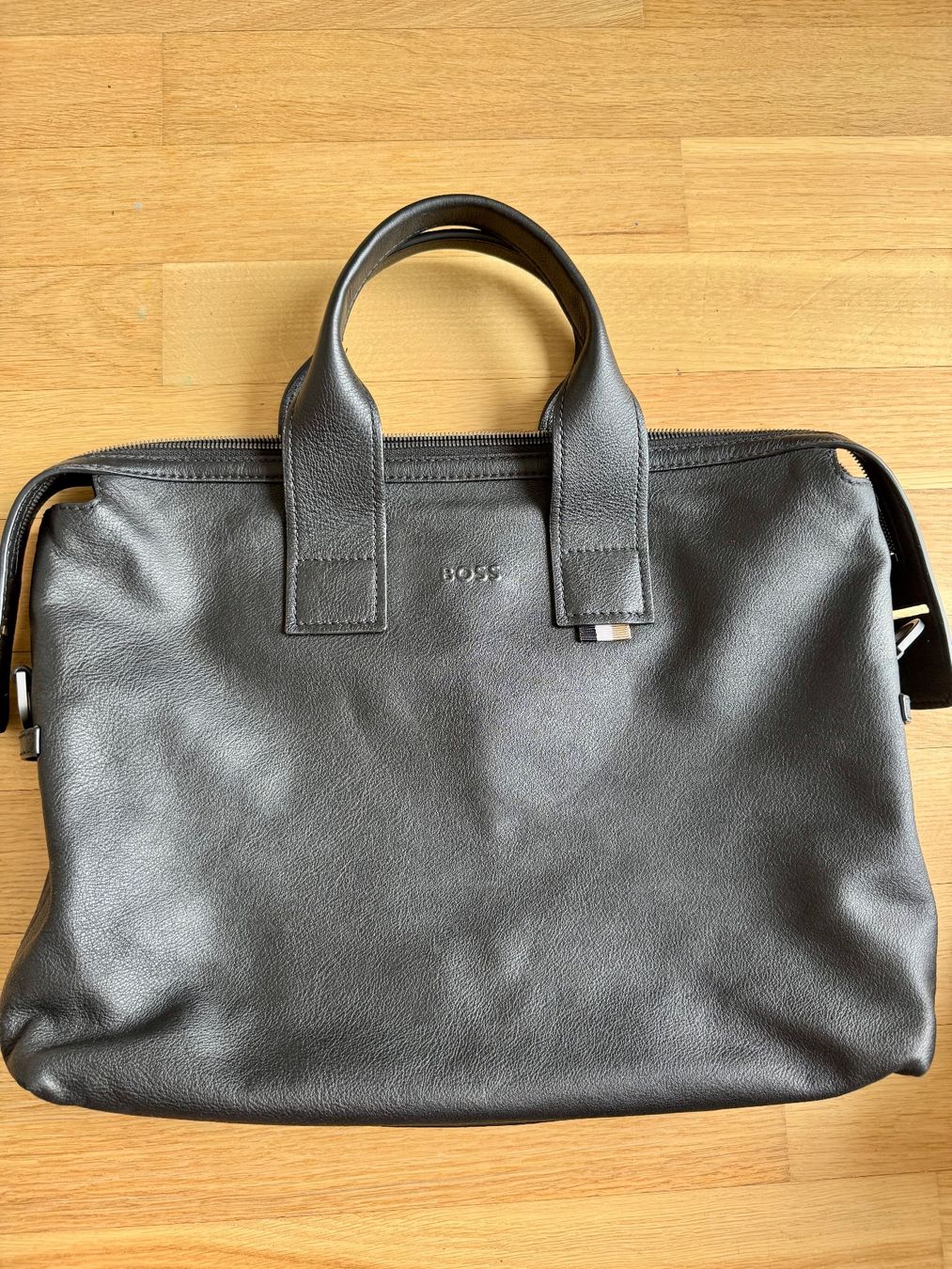 Hugo Boss Borse: Original Hugo Boss Black Leather Bag – Usato da Brunnen venduto da xxReitzenDrxx