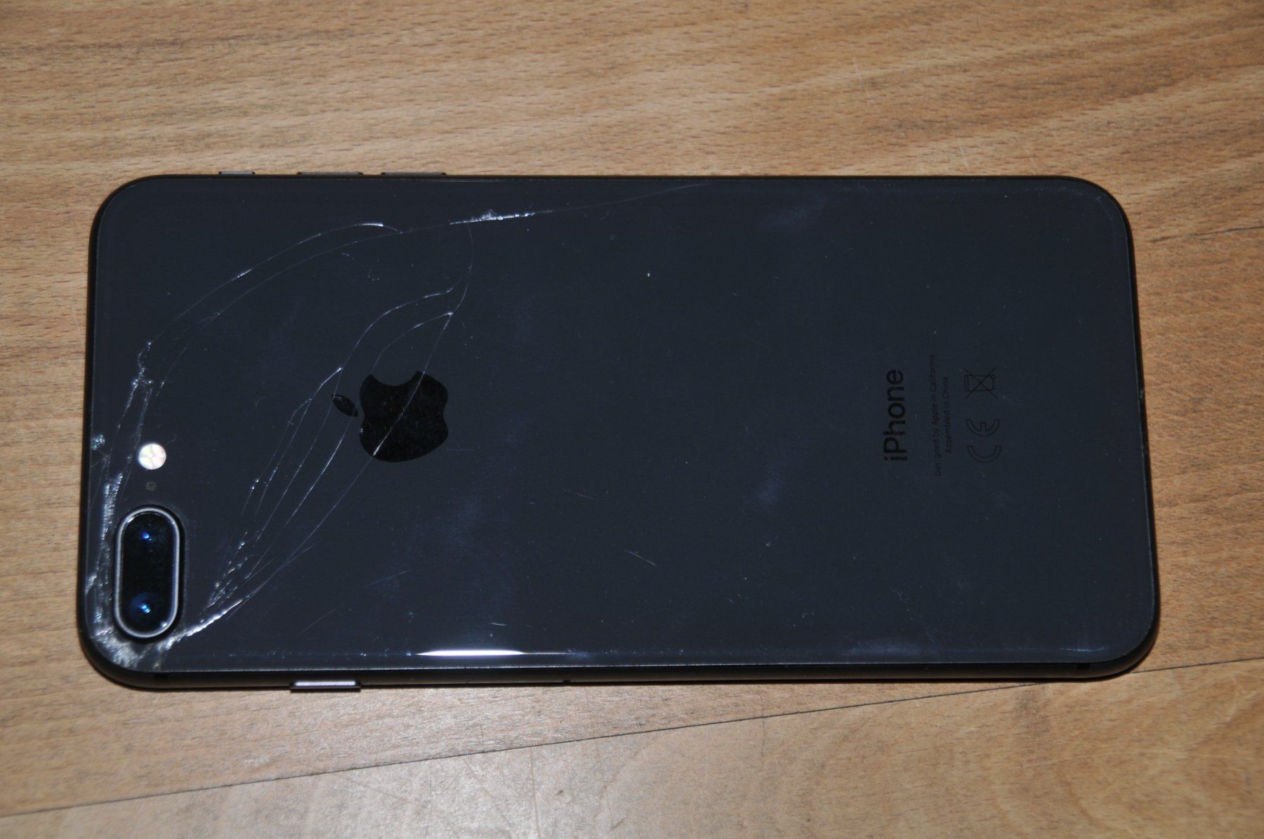 Apple Telefoni cellulari / Smartphones: Apple iPhone 8 Plus - Space Grey - 64 GB - Rückseite defekt – Usato da Winterthur venduto da Schwestere 1