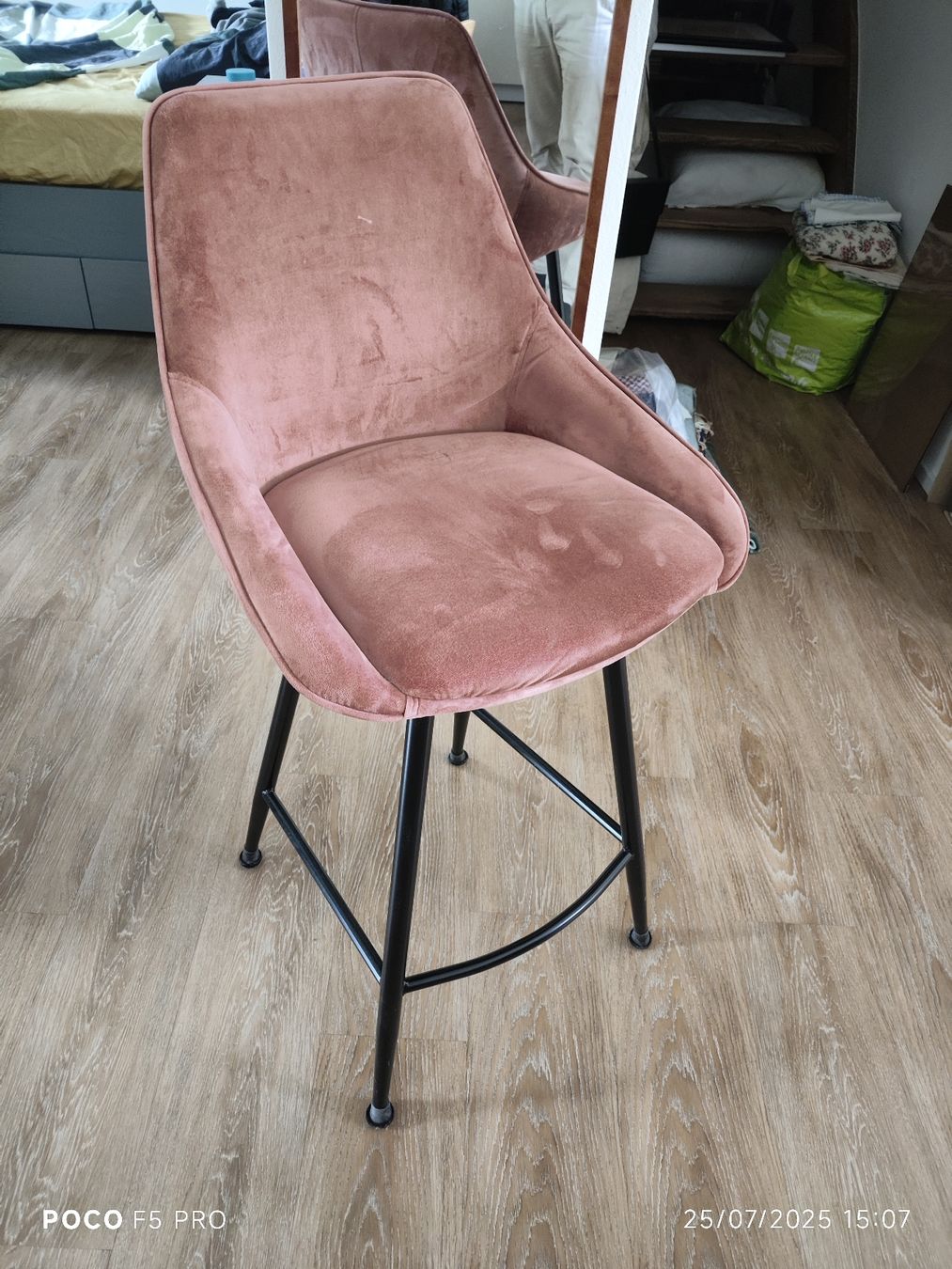Hocker: 2 Barhocker aus weichem lila Samt – Neu (gemäss Beschreibung) aus Winterthur von Ajcps 1