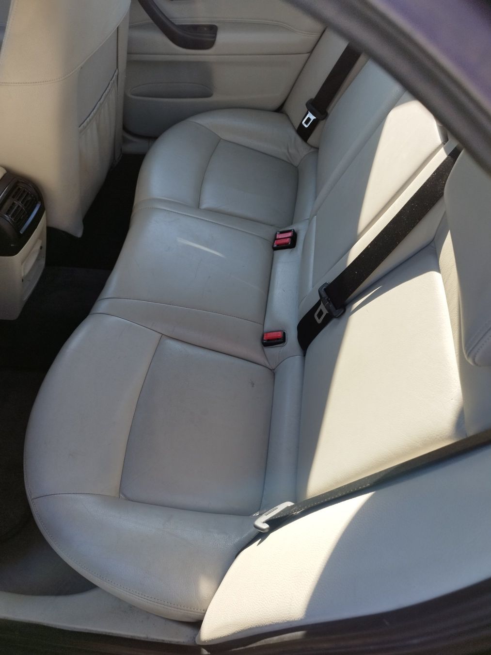 Saab Tutti pezzi di ricambio auto: SAAB 9-3 Ersatzteile – Difettoso da Brislach venduto da SAAB_11 1