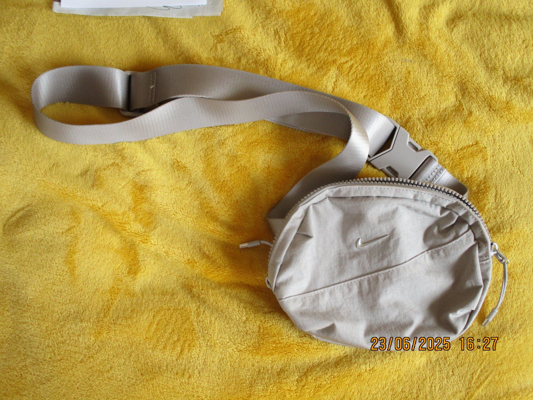 Nike Borse: KLEINE NIKE SCHULTERTASCHE – Nuovo (secondo la descrizione) da Safenwil venduto da universum78