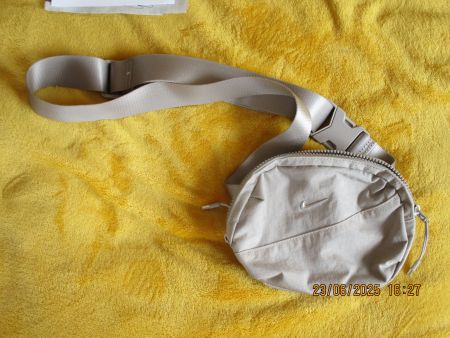 KLEINE NIKE SCHULTERTASCHE