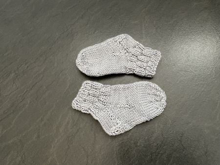 Handgestrickte Baby-Kinder-Socken Fusslänge 11cm Gr. 18/19