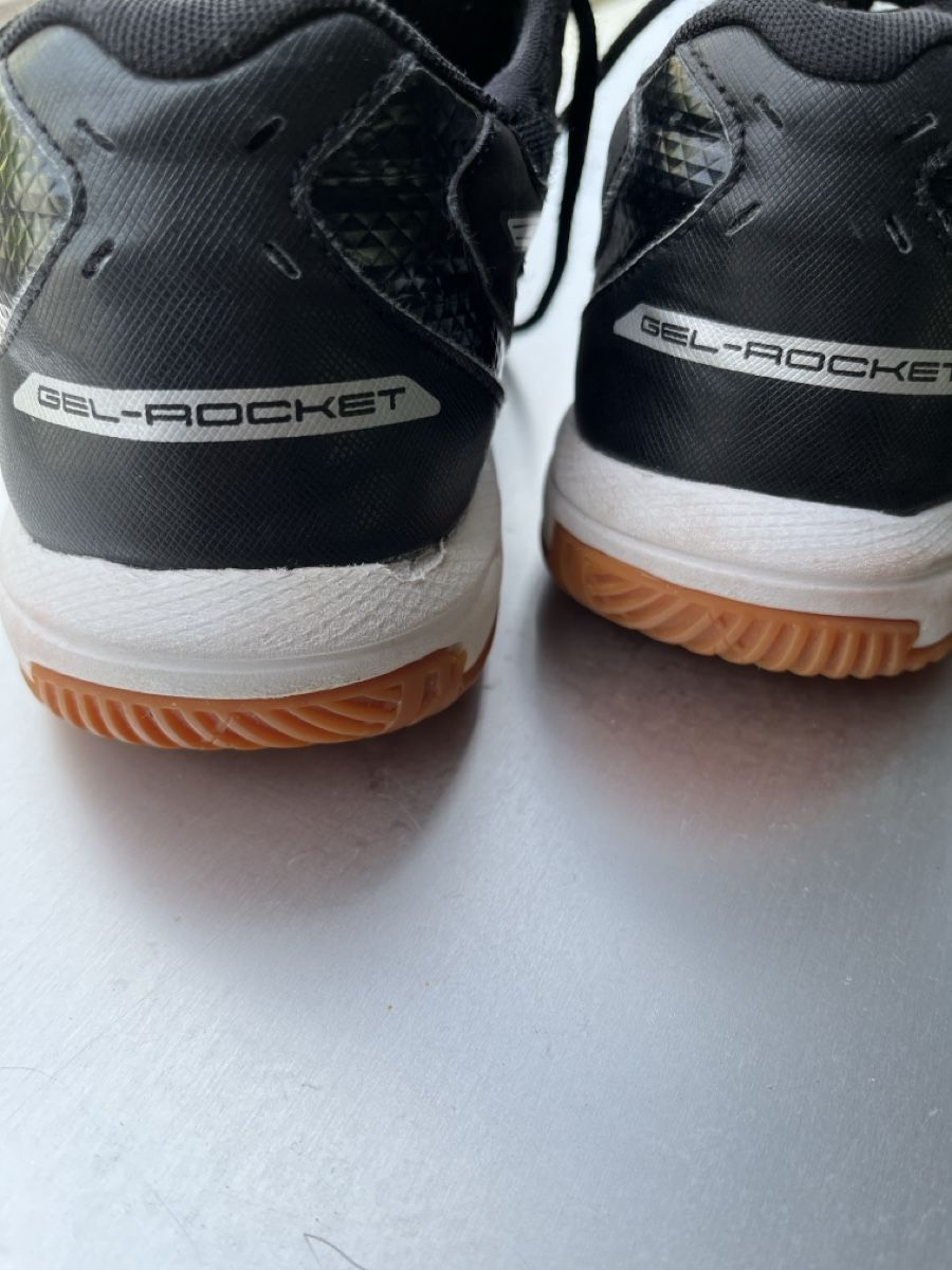 Asics Scarpe da uomo: Asics Turnschuhe schwarz Grösse 41.5 gebraucht – Usato da Zug venduto da April5 5