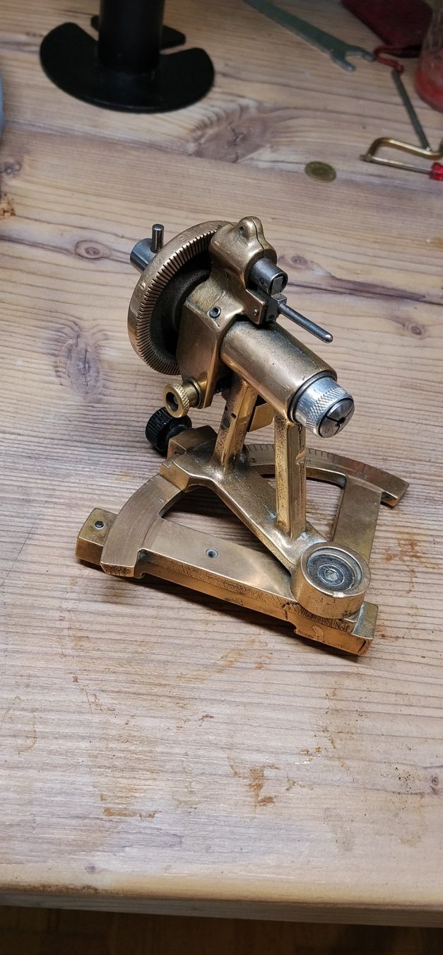 Tutte le macchine: Machine de lapidaire ancienne - Facetteuse double disque – Usato da La Sarraz venduto da RSwiss 2