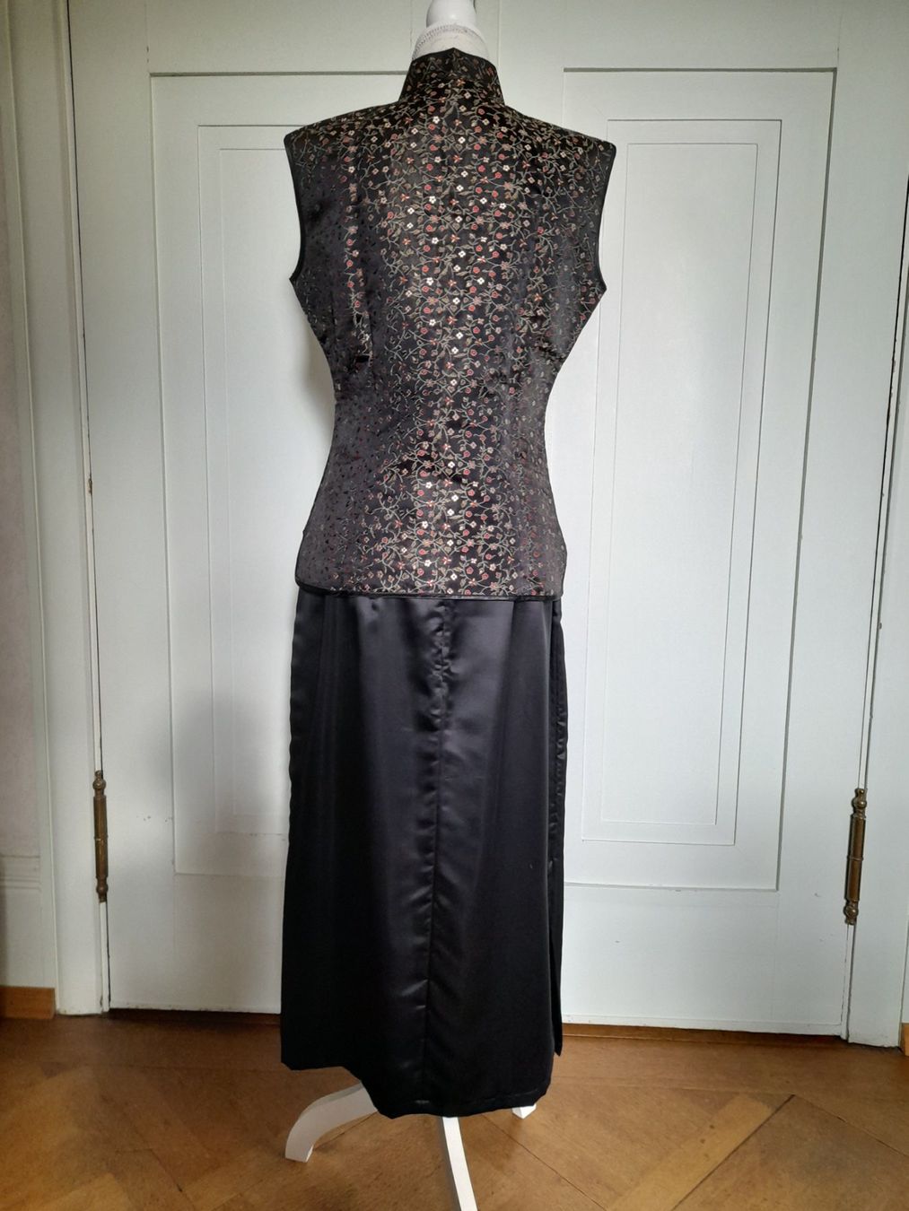 Vestiti: ASIATISCHES KLEID MIT ELEGANTEM BLUMENDESSIN, 2 TEILIG – Nuovo (secondo la descrizione) da Lenzburg venduto da mayfair02 1