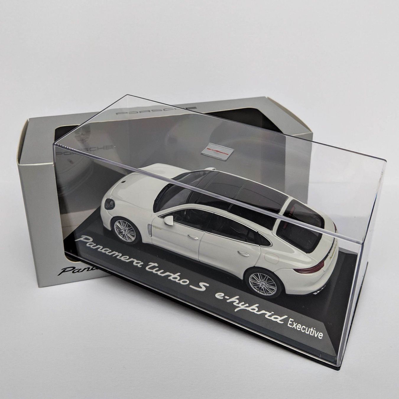 Herpa Modellini d'auto: Porsche Panamera turbo S e-hybrid Ex. – Nuovo e nell'imballaggio originale da Flawil venduto da Imperiosud 1