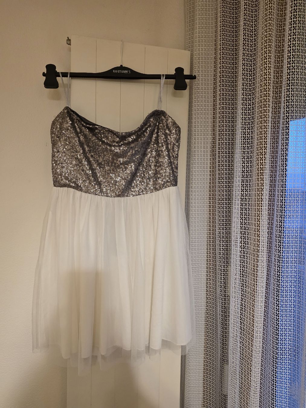 Vestiti: Robe de soirée Abendkleid M/L – Nuovo e nell'imballaggio originale da Corcelles-Payerne venduto da Shielddd