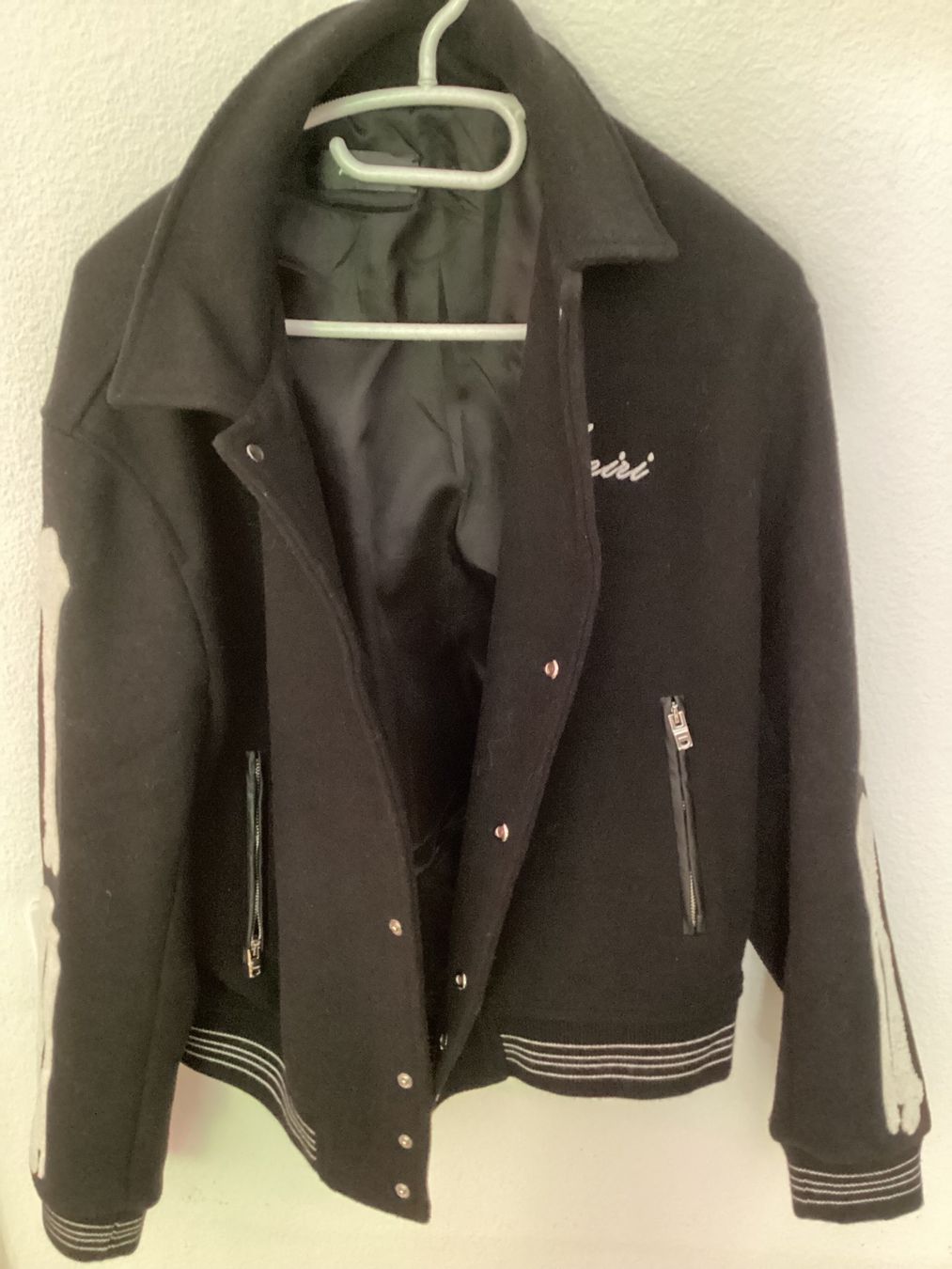 Amiri Jacken: Amiri Herrenjacke schwarz, Größe M, mit Knochenmuster, gebra – Gebraucht aus Zürich von valentain 1
