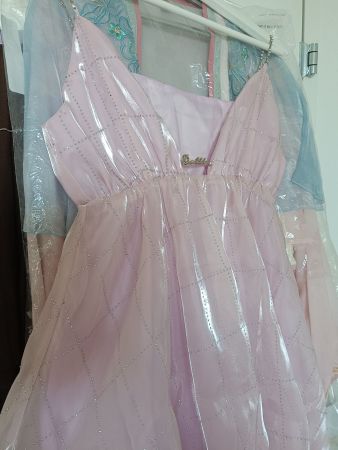 Sommerliches, glänzendes Minikleid, Grösse S, neuwertig!