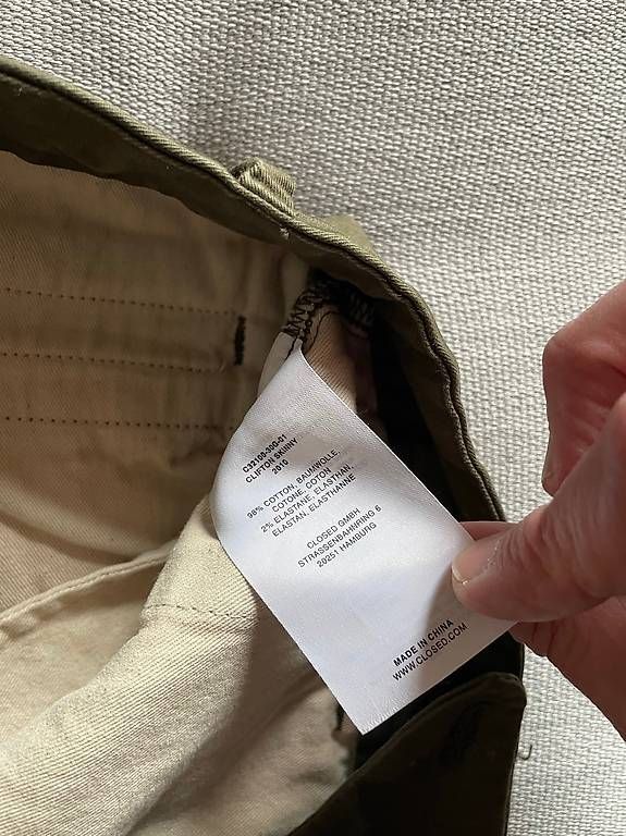 Pantaloni: Closed Chino Clifton olivgrün Gr. 31 neuwertig – Usato da Zürich venduto da GrisZh 2