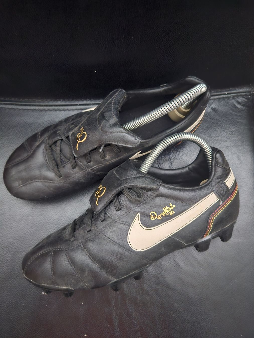 Nike Chaussures hommes: Nike R10 Nocken FG Gr 37.5 – D'occasion à Emmenbrücke par TopGato