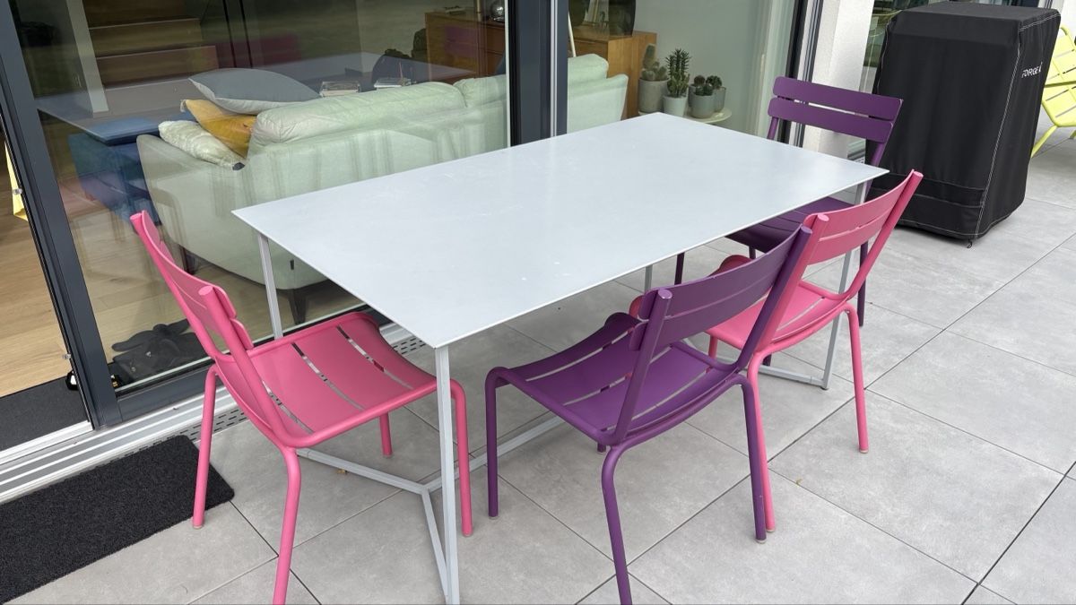 Tische: Table de jardin couleur gris clair - Etat correct – Gebraucht aus Mont-sur-Lausanne von Vinou6021