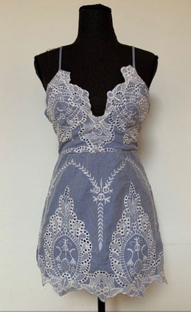 Sommerlicher Romper mit Spitze, Grösse XS, neuwertig!