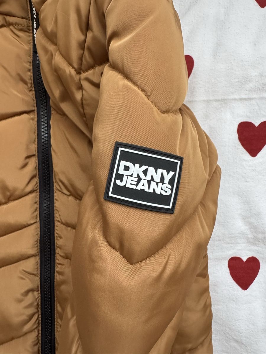 DKNY Giacche & Cappotti: Kinderjacke DKNY JEANS Grösse 4T – Usato da Galgenen venduto da Vintluxe 1