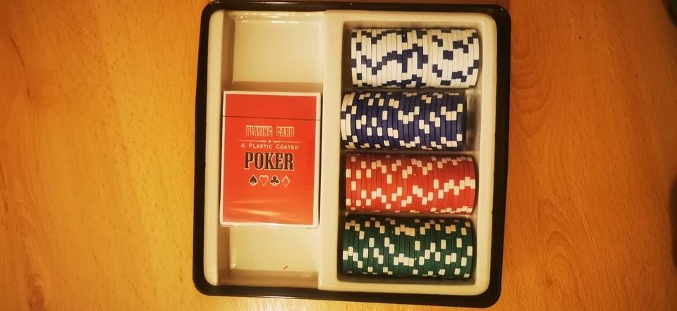 Giochi: Set de jetons de Poker professionnel avec 1 jeu de c... – Usato da Zürich venduto da chu_vgj9 1