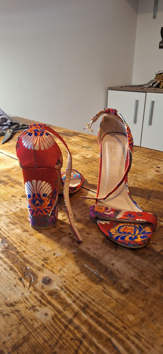 Scarpe da donna: Slingpumps mit Blumenmuster – Usato da Winterthur venduto da shishibelle 2