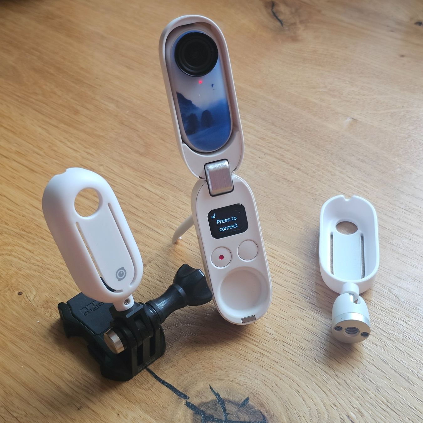 Insta360 Action Cam: Insta360 GO 2 and 2x mount accessories – D'occasion à Matten b. Interl par Vanilla8