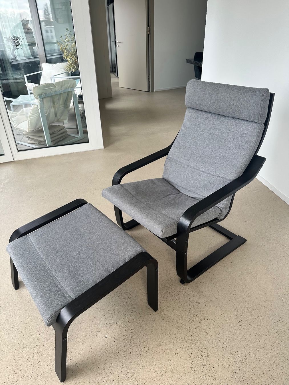 Ikea Sessel: Poäng Sessel mit Hocker – Gebraucht aus Kloten von zzozzi